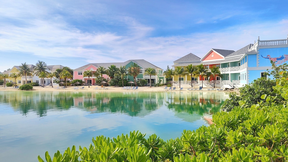 Sandyport Beach Resort — Hotel building in Nassau, New Providence