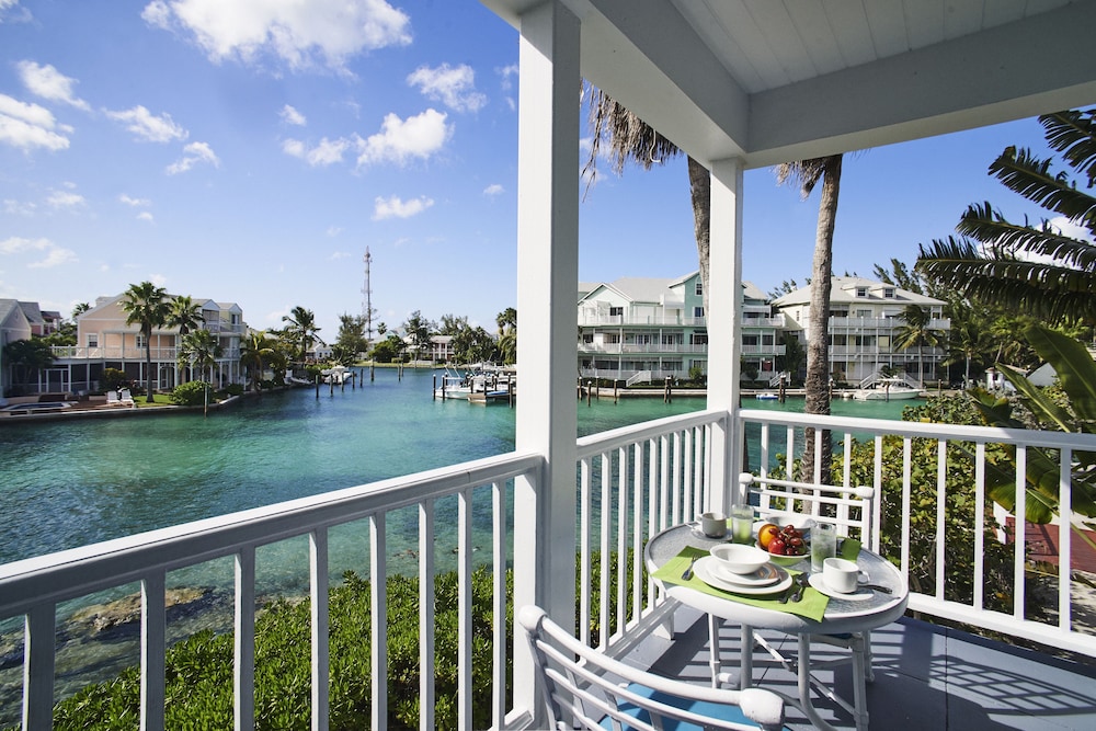 Sandyport Beach Resort — Hotel rooms in Nassau, New Providence