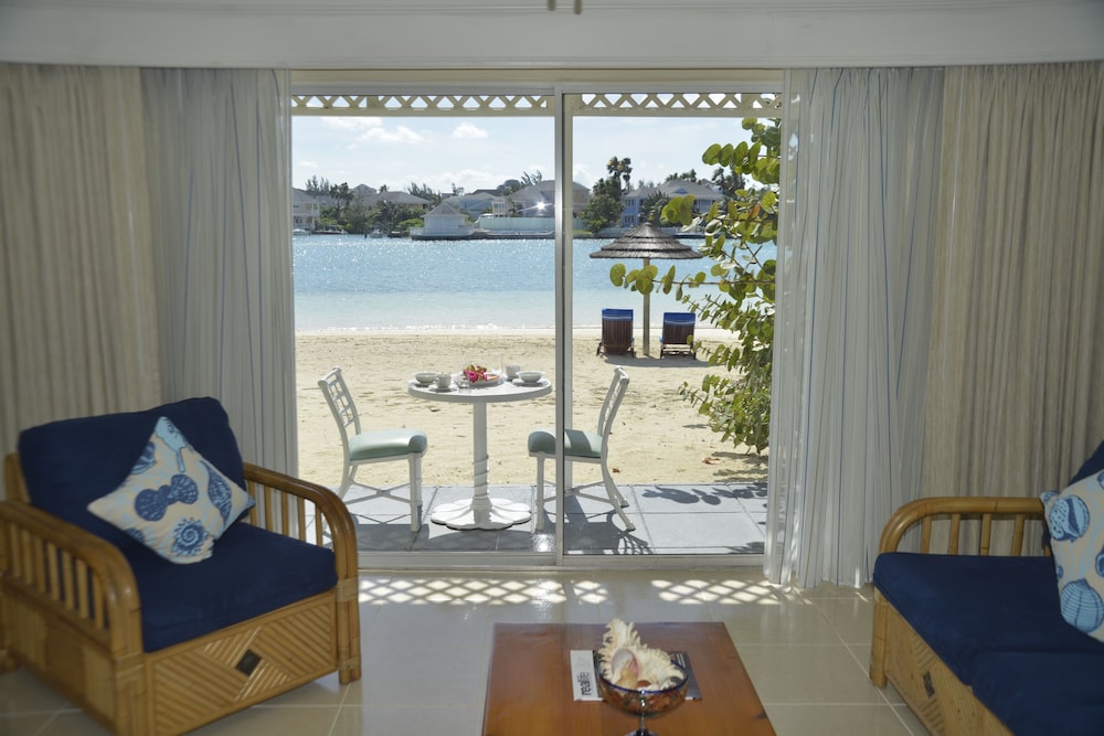 Sandyport Beach Resort — Hotel rooms in Nassau, New Providence