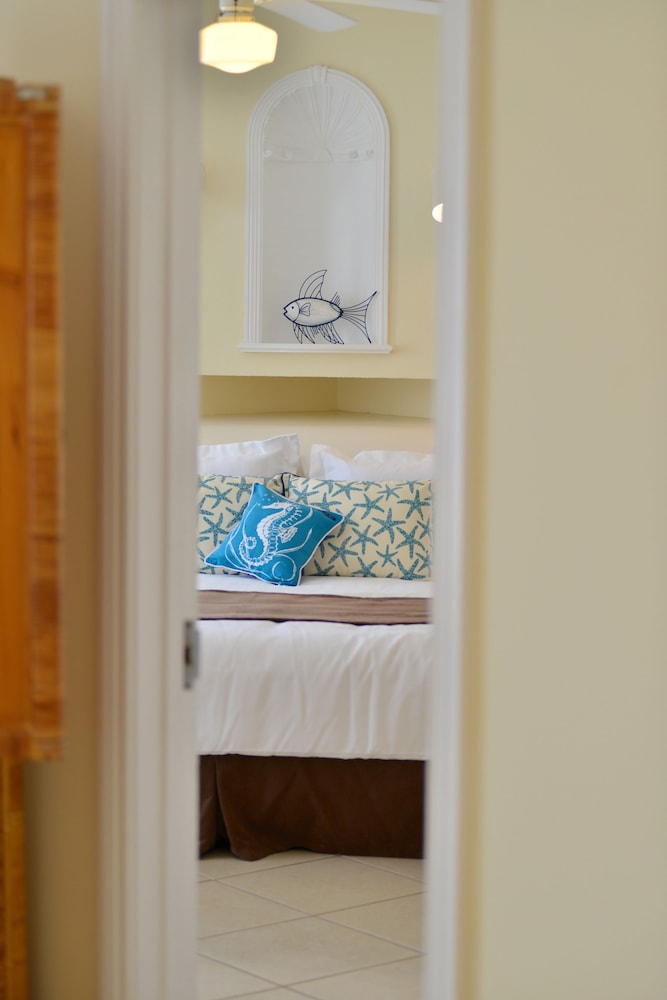 Sandyport Beach Resort — Hotel rooms in Nassau, New Providence
