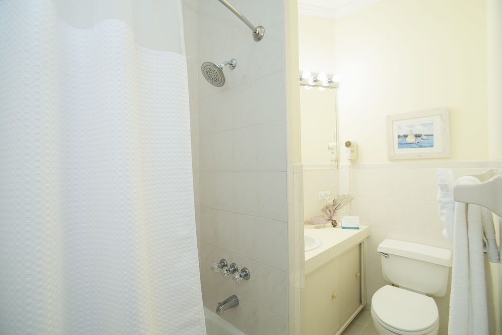 Sandyport Beach Resort — Hotel rooms in Nassau, New Providence