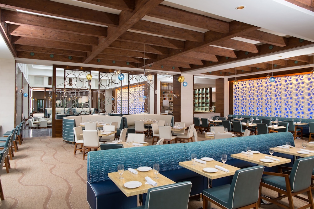 Harborside Resort & Vacation Rentals at Atlantis — Restaurant & bars in Paradise Island, New Providence
