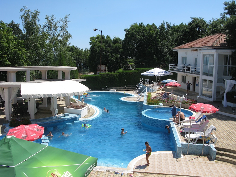 Park Hotel Bellevue — Swimming pool in Golden Sands, Varna Region