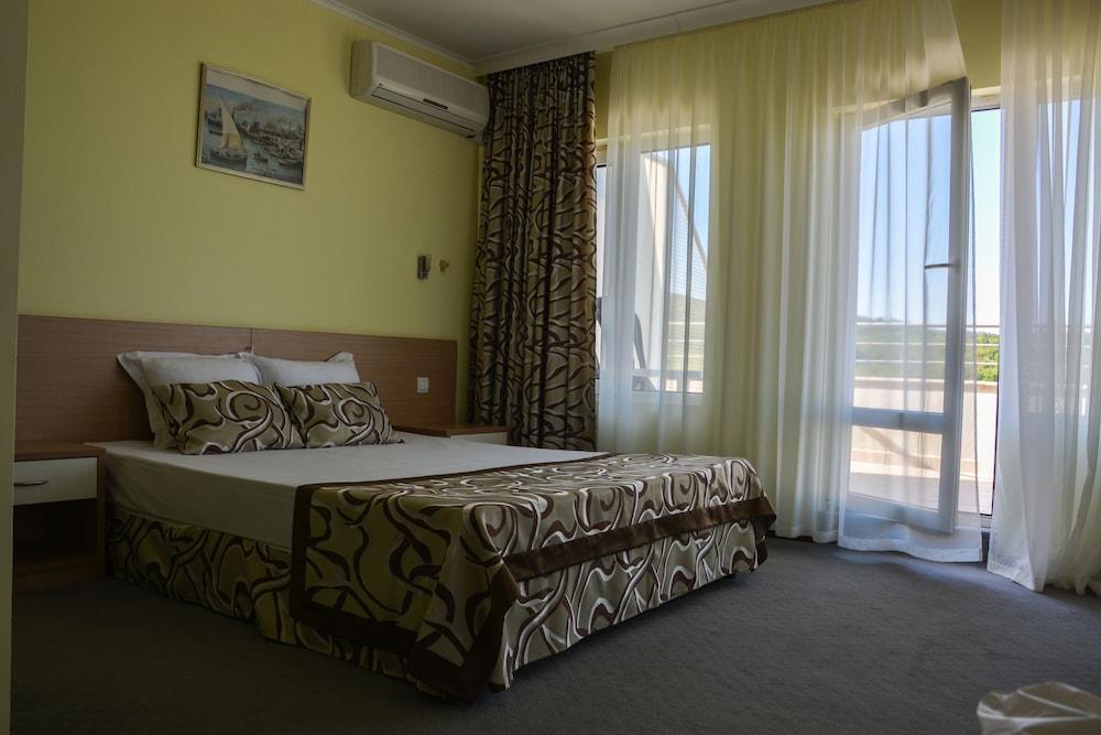 Park Hotel Bellevue — Hotel rooms in Golden Sands, Varna Region