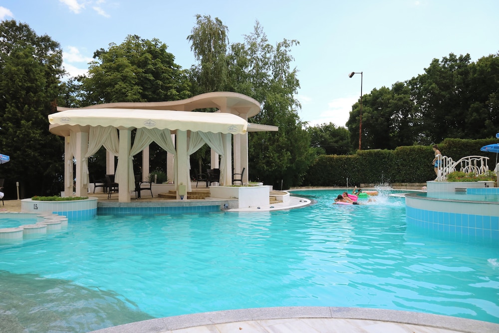 Park Hotel Bellevue — Swimming pool in Golden Sands, Varna Region