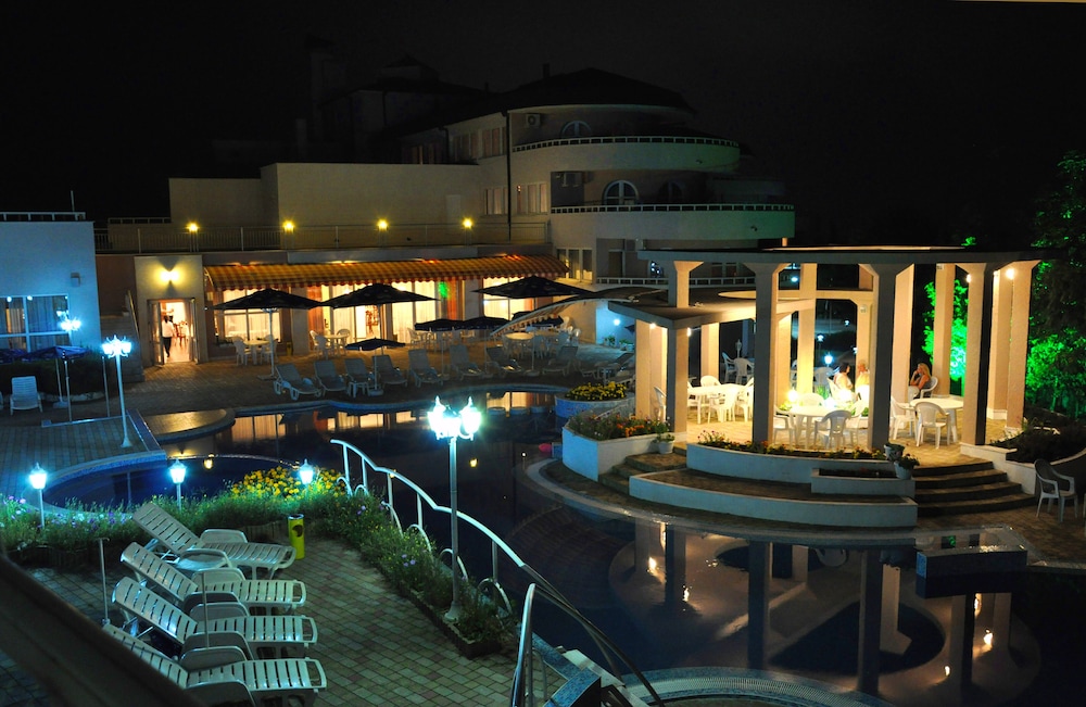 Park Hotel Bellevue — Swimming pool in Golden Sands, Varna Region