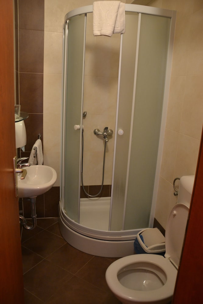 Apartments Dub Cavtat — Hotel rooms in Konavle, Dubrovnik-Neretva