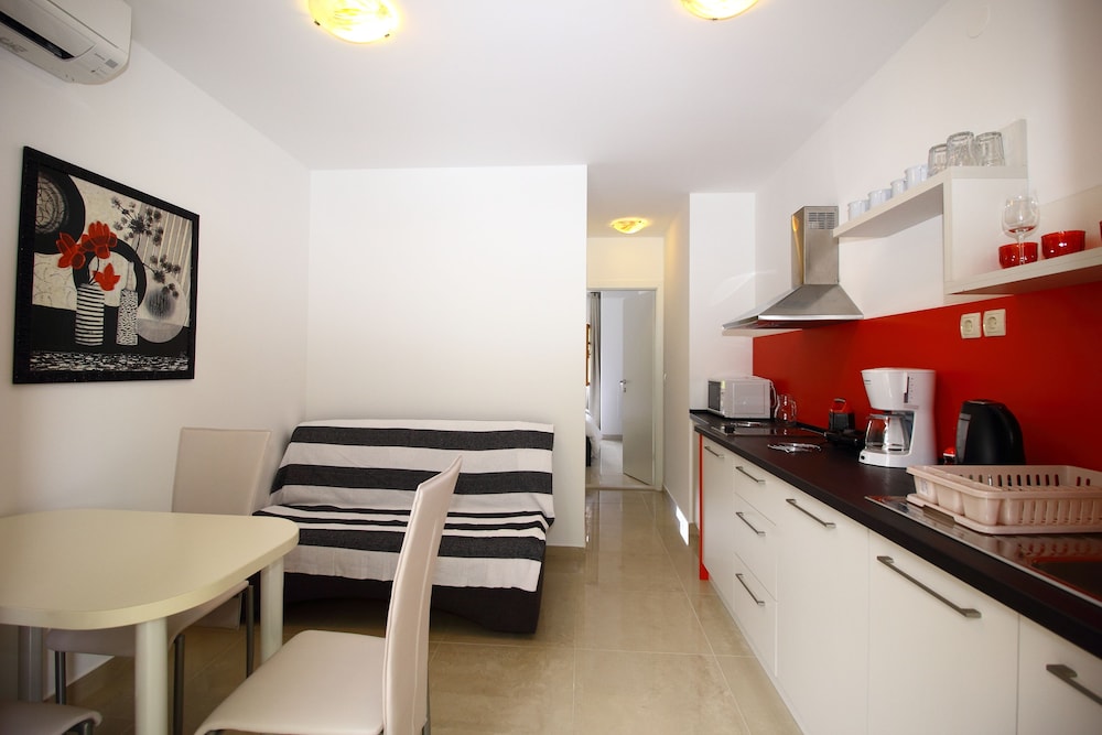 Apartments Dub Cavtat — Hotel rooms in Konavle, Dubrovnik-Neretva