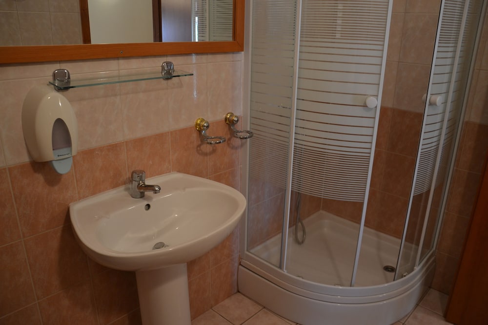 Apartments Dub Cavtat — Hotel rooms in Konavle, Dubrovnik-Neretva