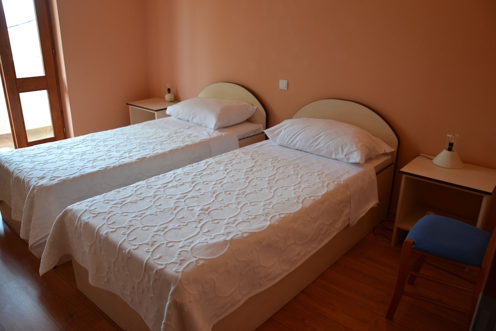 Apartments Dub Cavtat — Hotel rooms in Konavle, Dubrovnik-Neretva