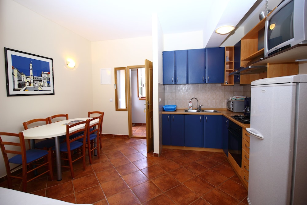 Apartments Dub Cavtat — Hotel rooms in Konavle, Dubrovnik-Neretva