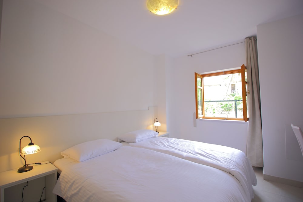 Apartments Dub Cavtat — Hotel rooms in Konavle, Dubrovnik-Neretva