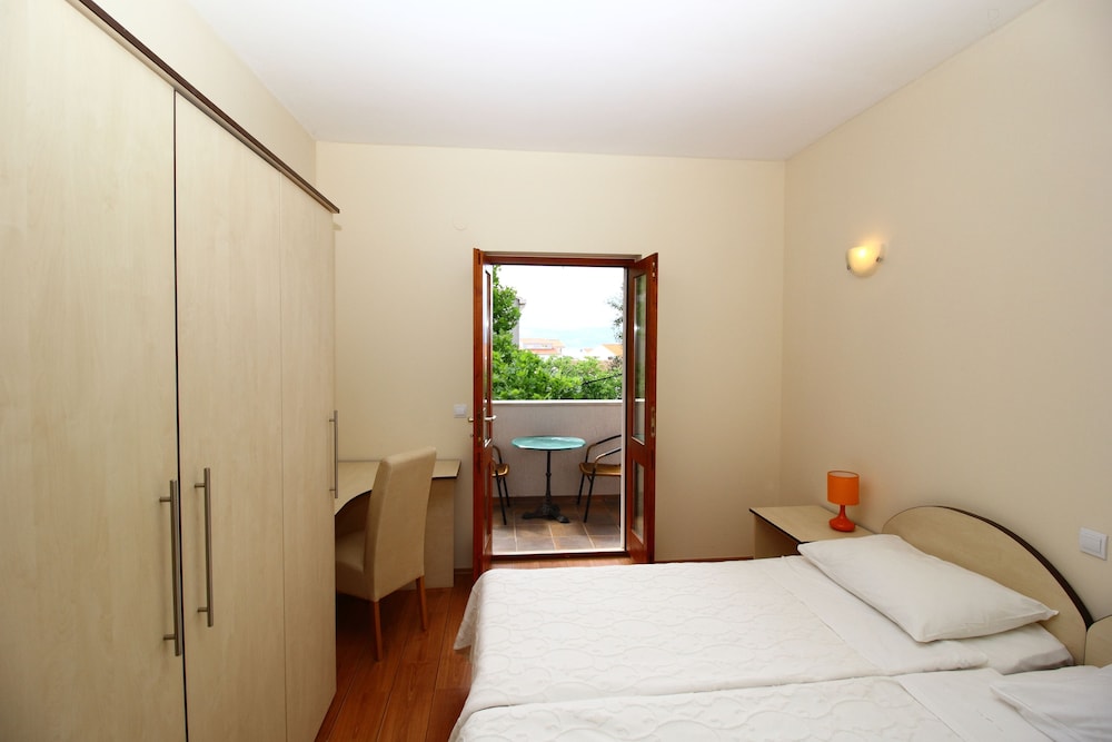 Apartments Dub Cavtat — Hotel rooms in Konavle, Dubrovnik-Neretva
