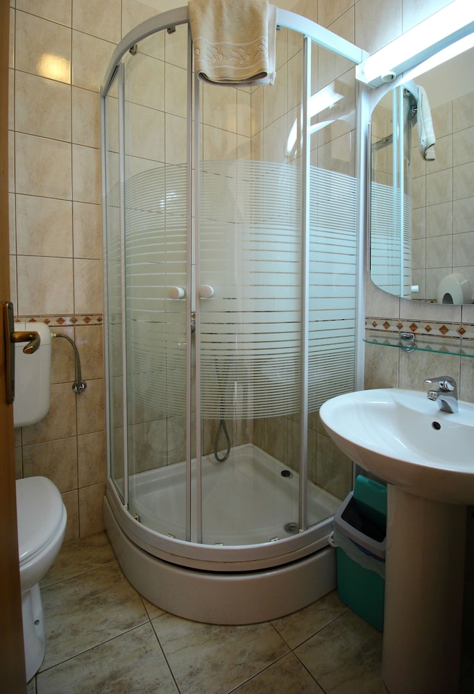 Apartments Dub Cavtat — Hotel rooms in Konavle, Dubrovnik-Neretva
