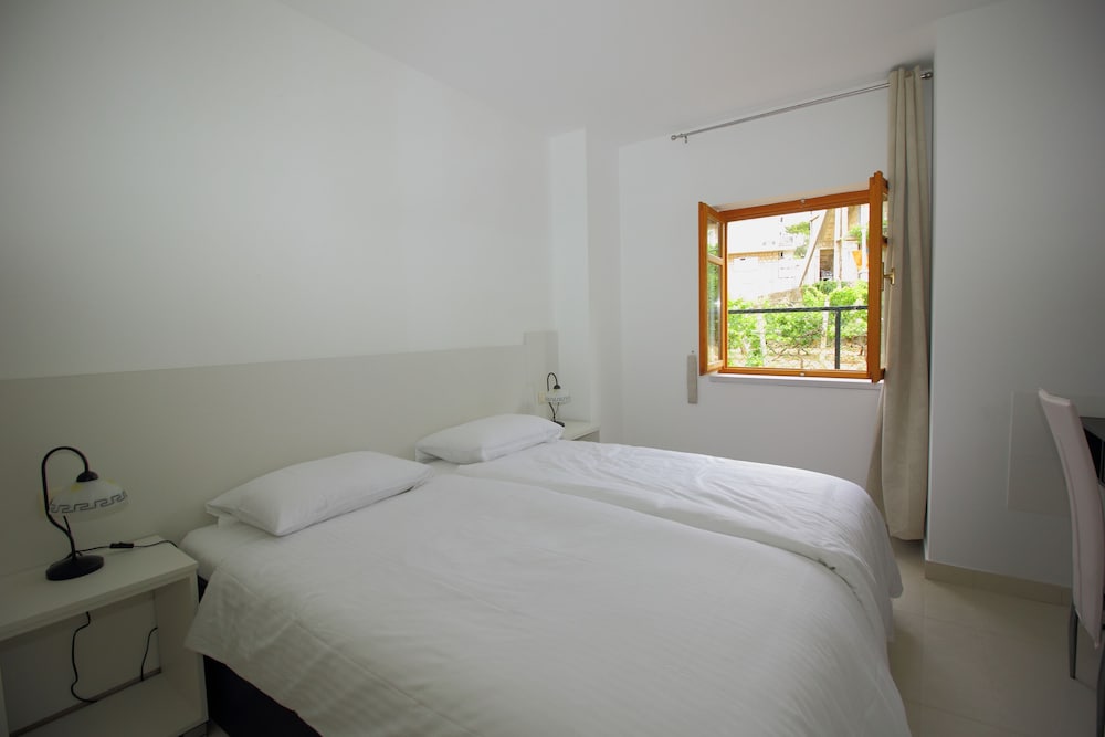 Apartments Dub Cavtat — Hotel rooms in Konavle, Dubrovnik-Neretva