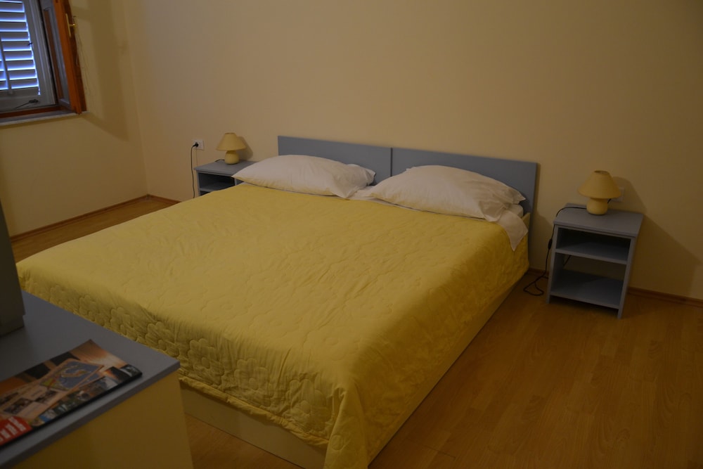 Apartments Dub Cavtat — Hotel rooms in Konavle, Dubrovnik-Neretva