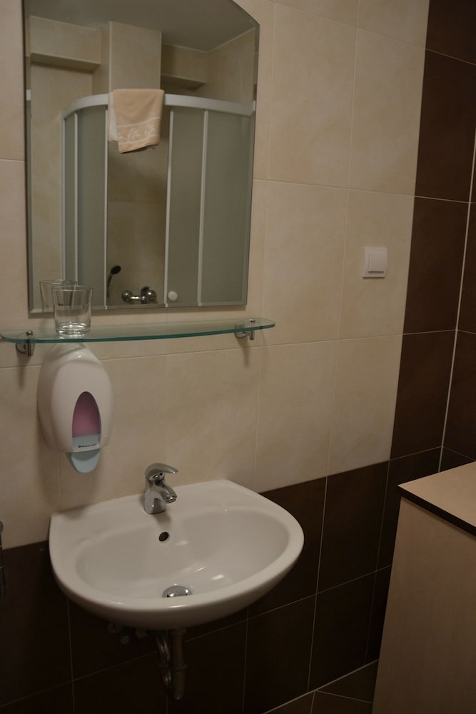 Apartments Dub Cavtat — Hotel rooms in Konavle, Dubrovnik-Neretva