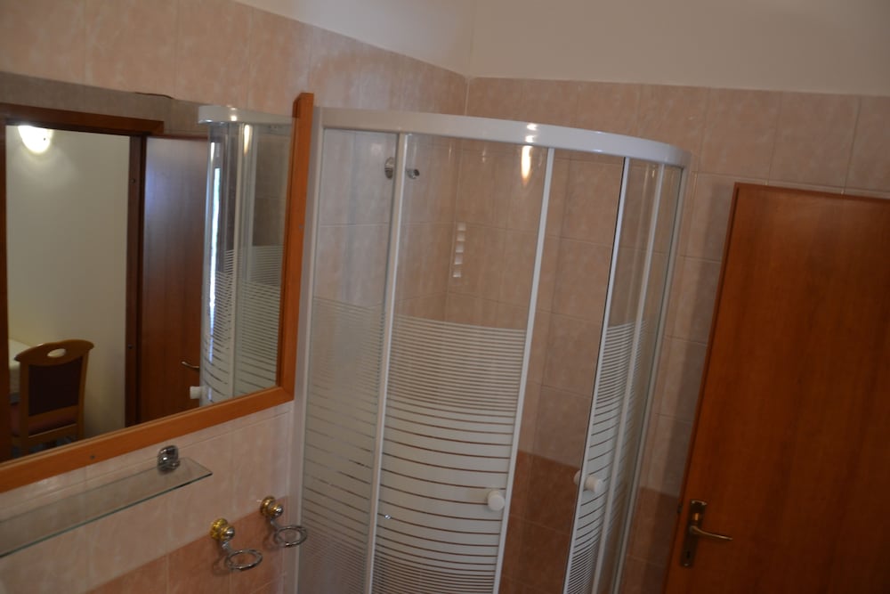 Apartments Dub Cavtat — Hotel rooms in Konavle, Dubrovnik-Neretva