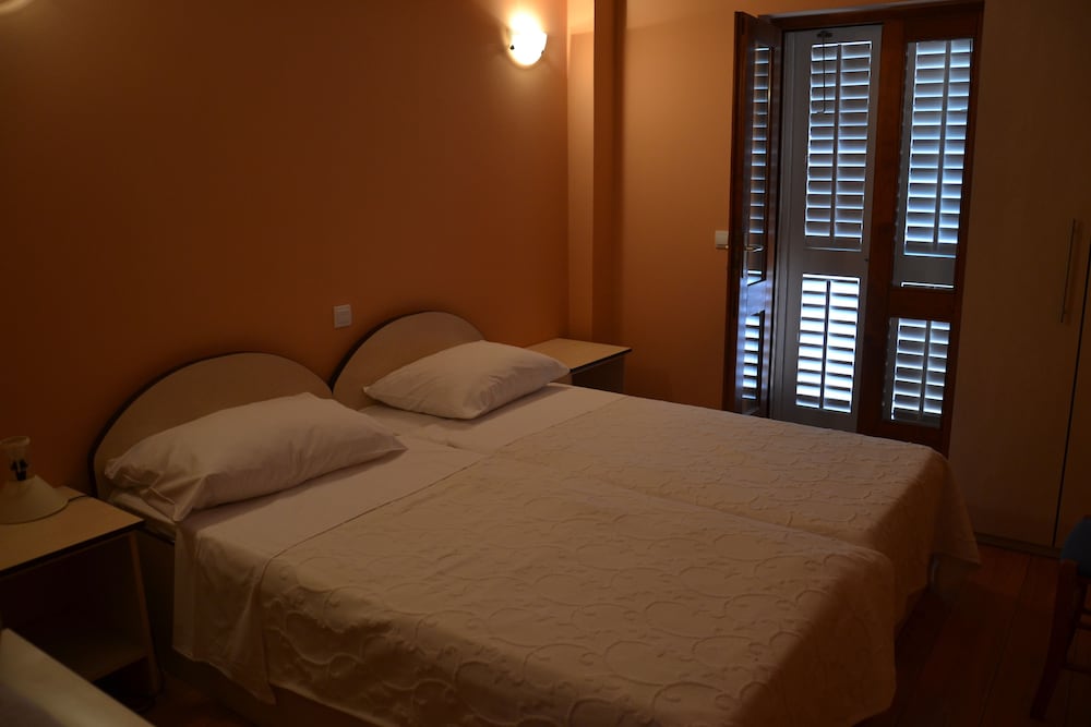 Apartments Dub Cavtat — Hotel rooms in Konavle, Dubrovnik-Neretva