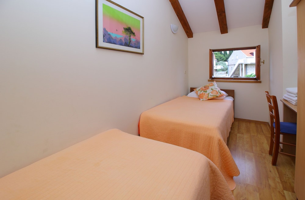 Apartments Dub Cavtat — Hotel rooms in Konavle, Dubrovnik-Neretva