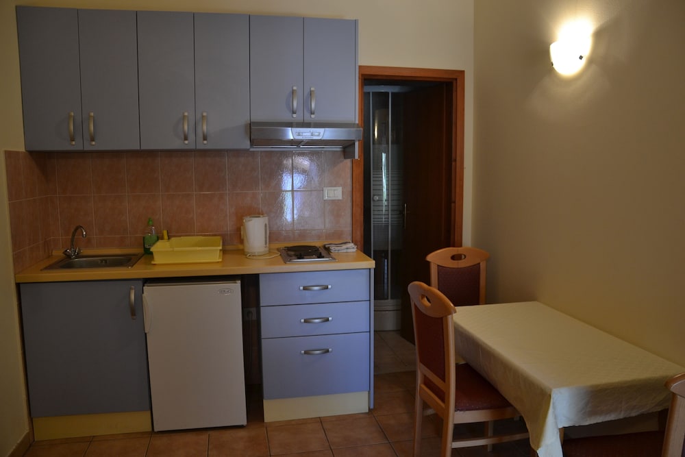 Apartments Dub Cavtat — Hotel rooms in Konavle, Dubrovnik-Neretva