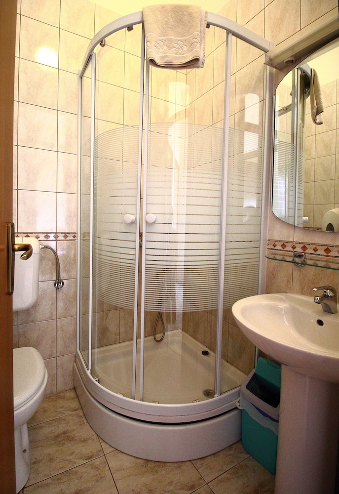 Apartments Dub Cavtat — Hotel rooms in Konavle, Dubrovnik-Neretva