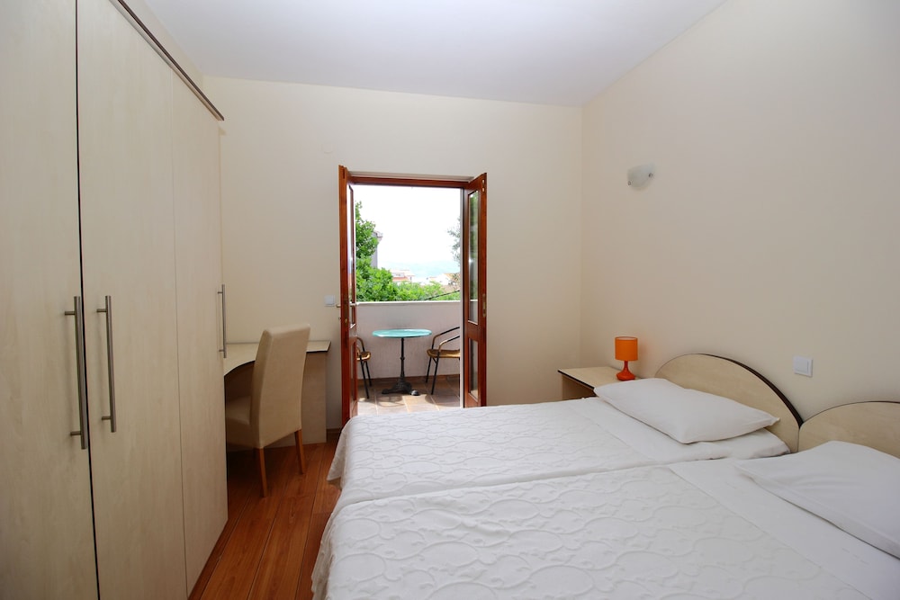 Apartments Dub Cavtat — Hotel rooms in Konavle, Dubrovnik-Neretva