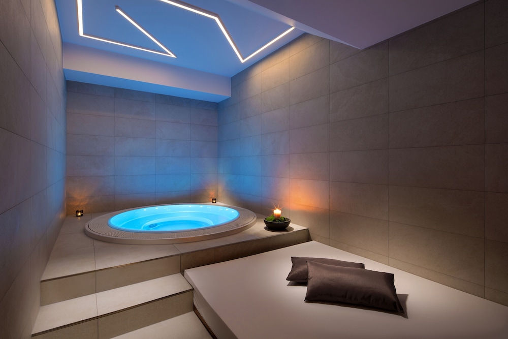Mamaison Residence Downtown Prague — Spa in Prague, Prague