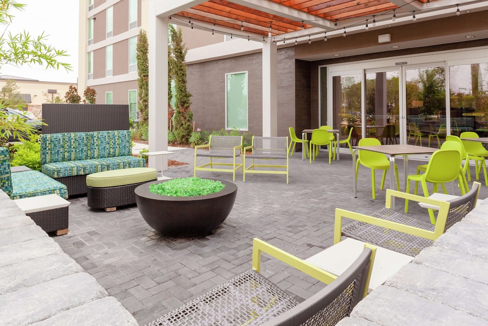 Home2 Suites by Hilton Orlando South Park — Hotel building in Orlando, Florida