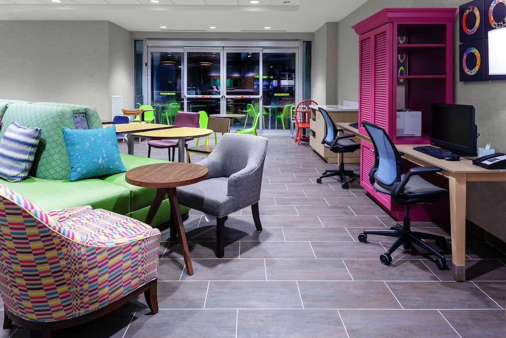 Home2 Suites by Hilton Orlando South Park — Hotel building in Orlando, Florida