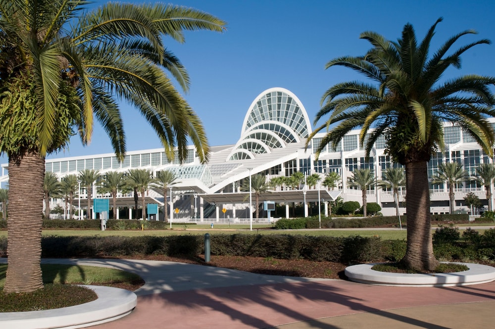 Home2 Suites by Hilton Orlando South Park — Hotel building in Orlando, Florida
