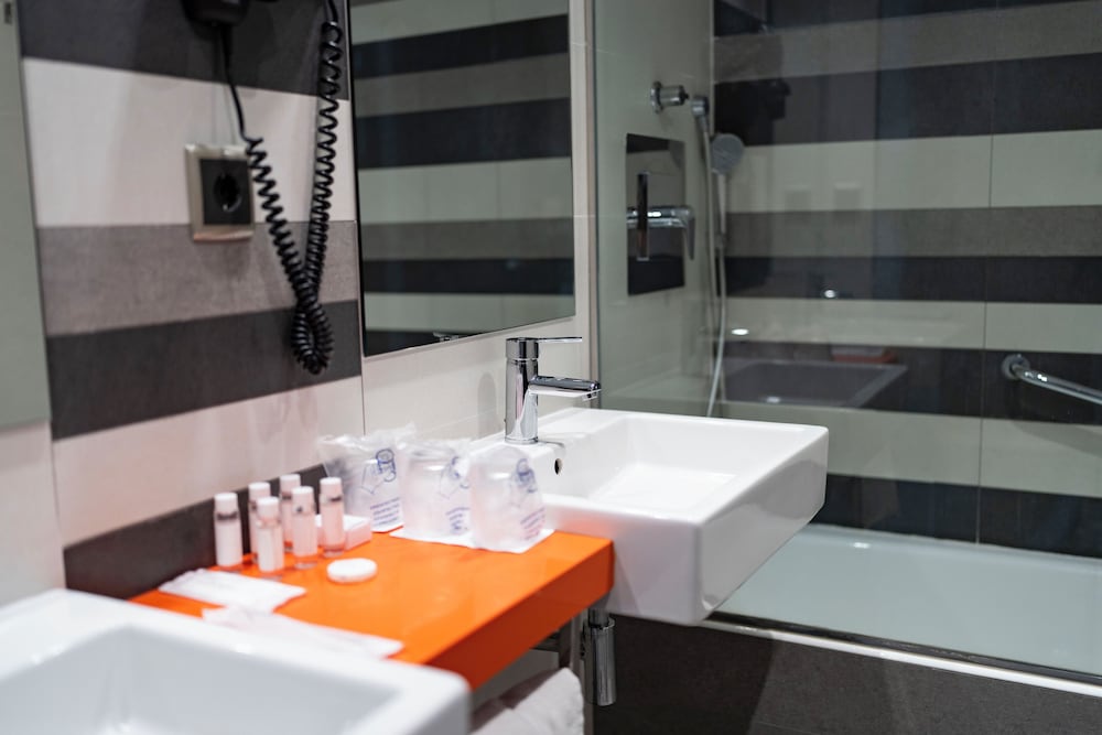 Hotel Nuevo Torreluz — Hotel rooms in Almeria, Andalusia