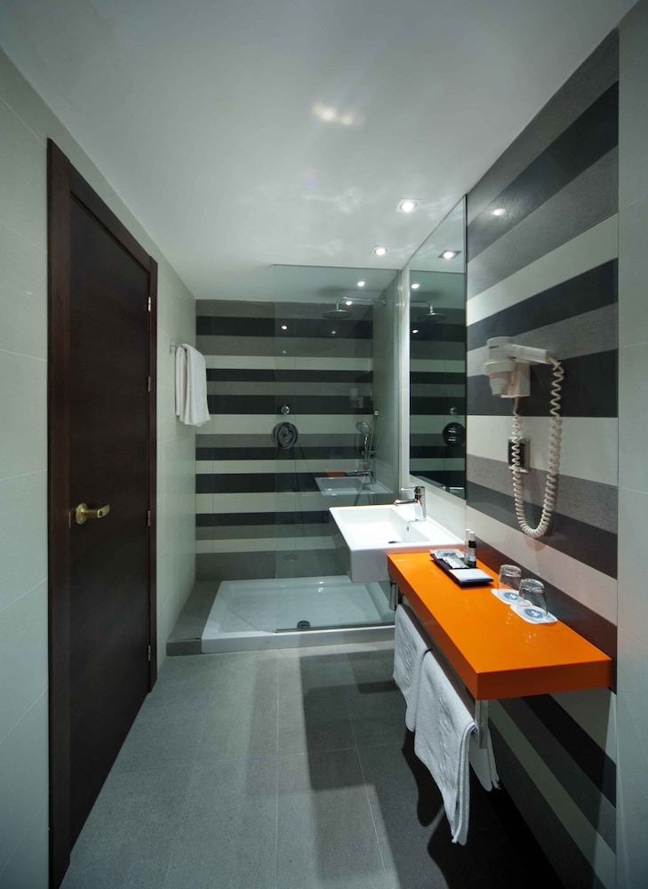 Hotel Nuevo Torreluz — Hotel rooms in Almeria, Andalusia