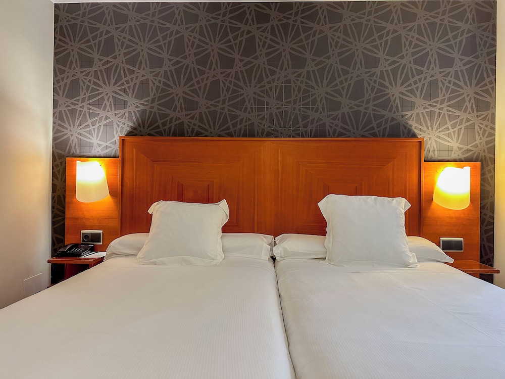 Hotel Nuevo Torreluz — Hotel rooms in Almeria, Andalusia
