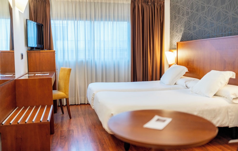 Hotel Nuevo Torreluz — Hotel rooms in Almeria, Andalusia