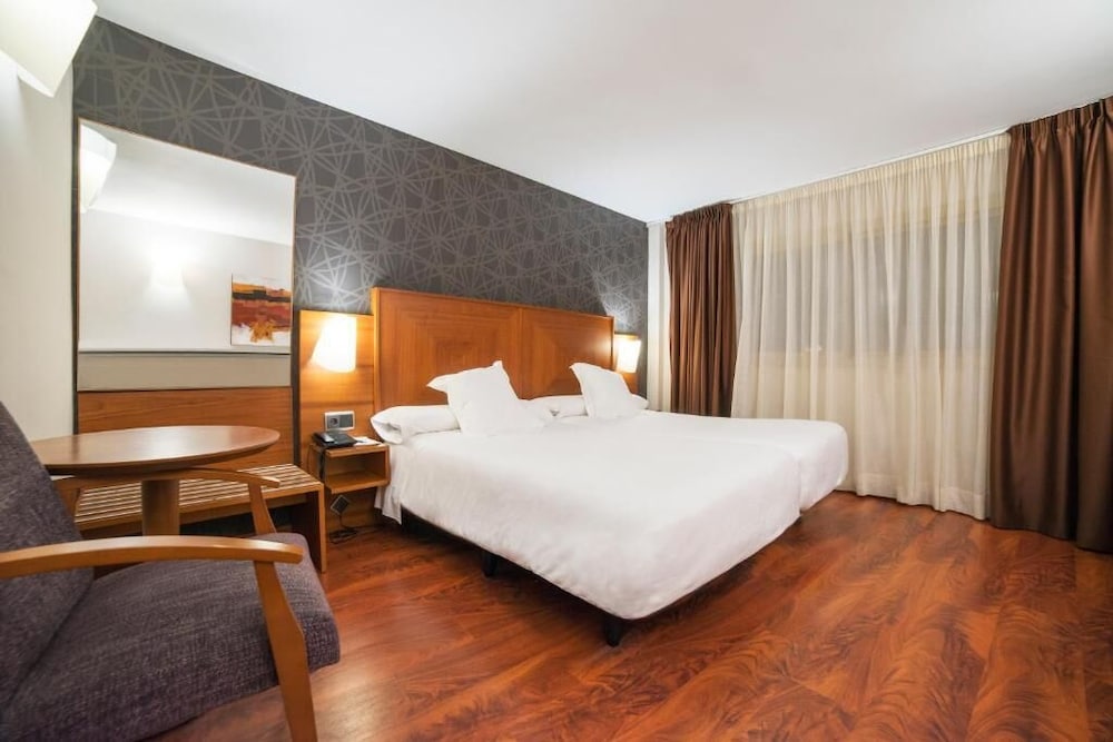 Hotel Nuevo Torreluz — Hotel rooms in Almeria, Andalusia