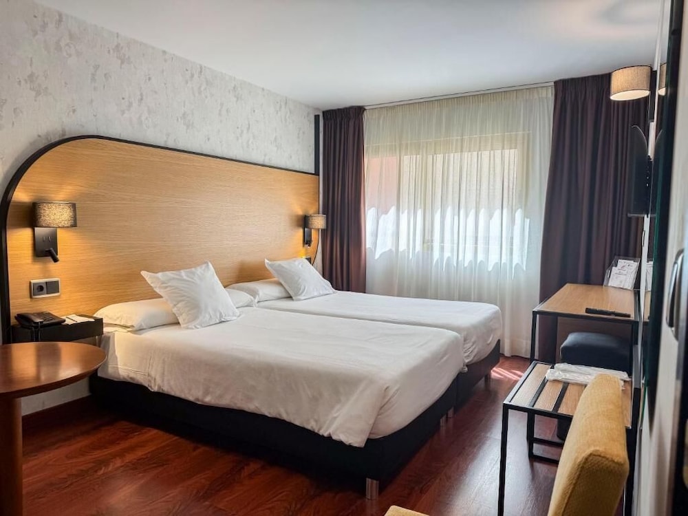 Hotel Nuevo Torreluz — Hotel rooms in Almeria, Andalusia
