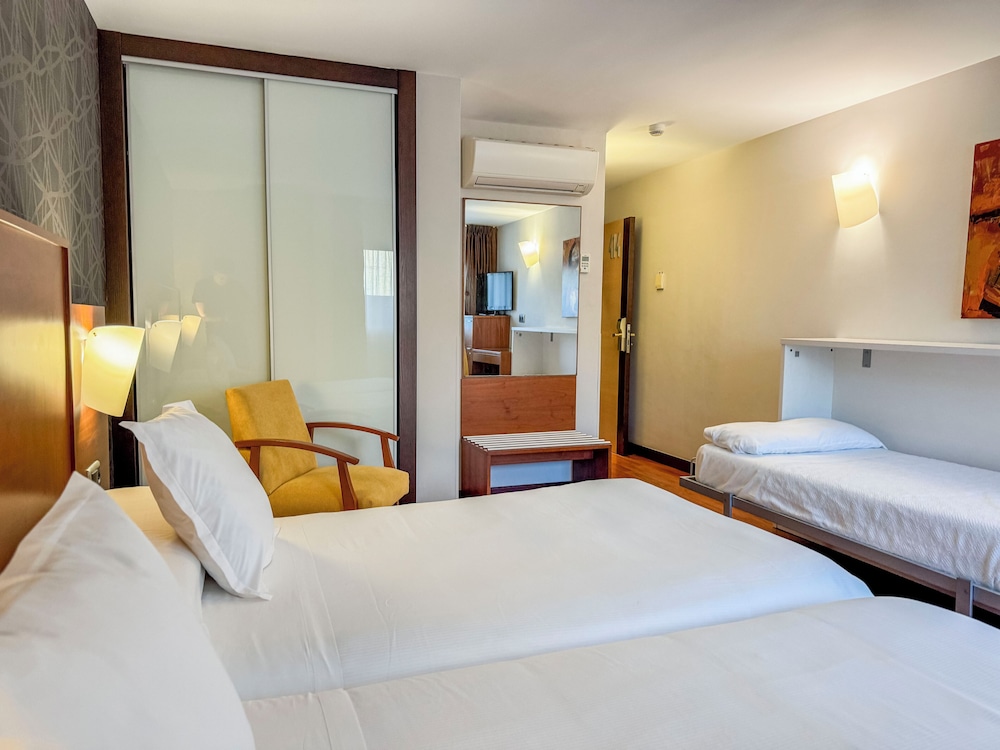 Hotel Nuevo Torreluz — Hotel rooms in Almeria, Andalusia