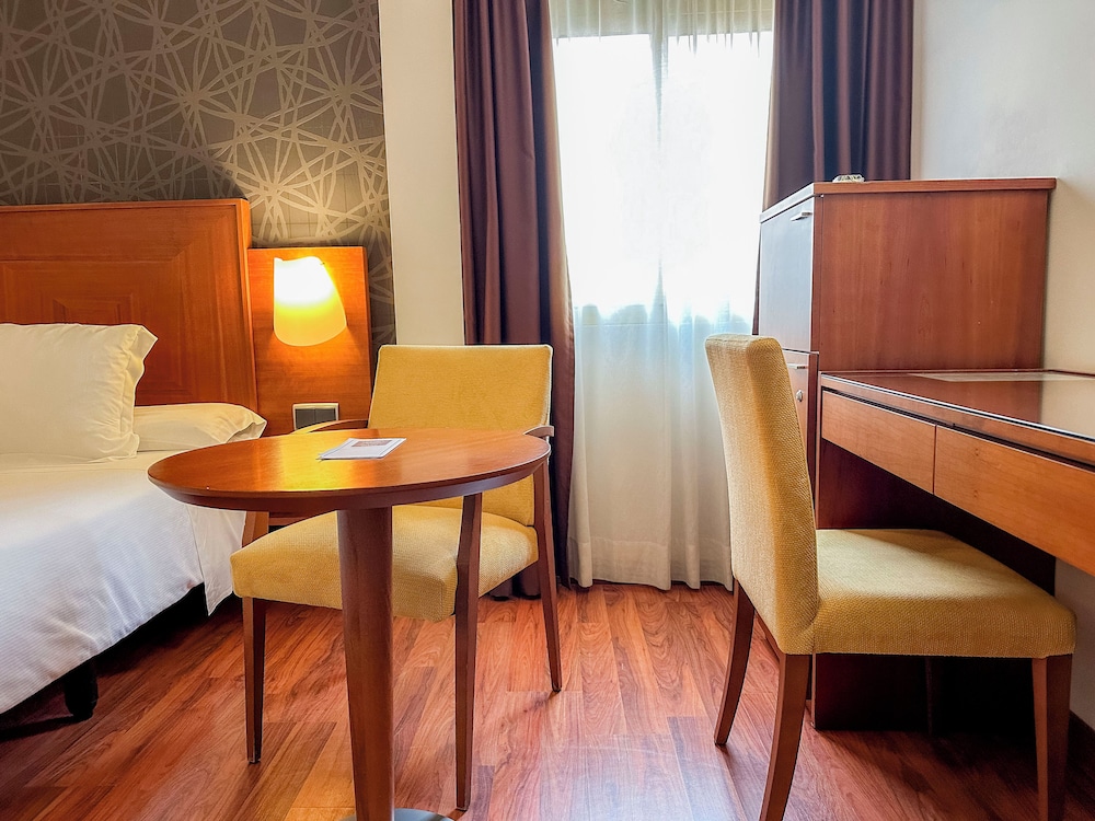 Hotel Nuevo Torreluz — Hotel rooms in Almeria, Andalusia