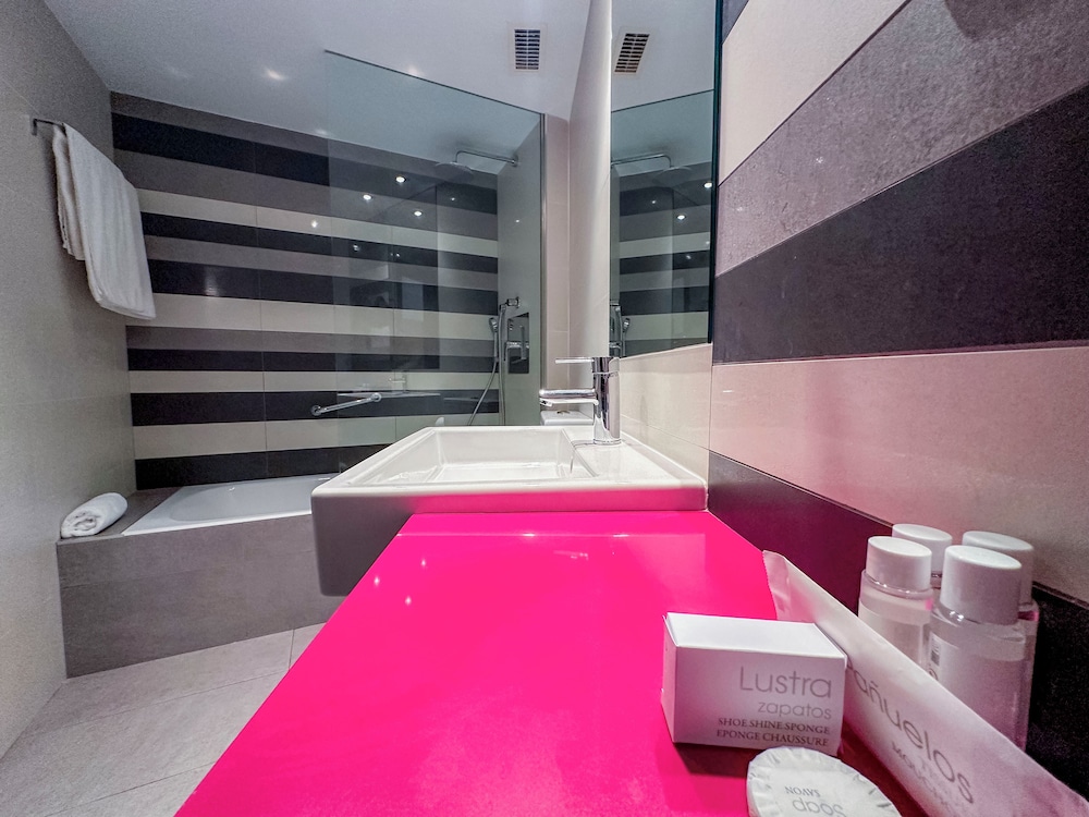 Hotel Nuevo Torreluz — Hotel rooms in Almeria, Andalusia