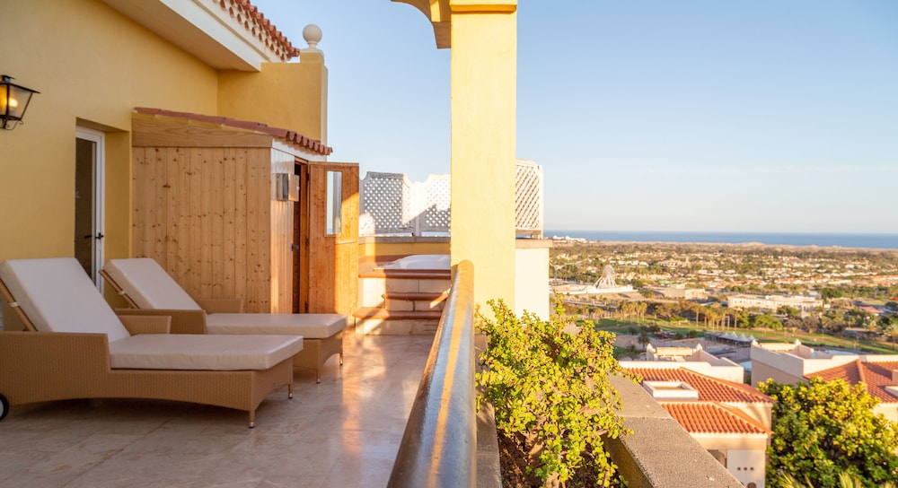Palm Oasis Maspalomas — View in Maspalomas, Canary Islands