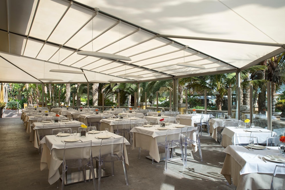 Palm Oasis Maspalomas — Restaurant in Maspalomas, Canary Islands