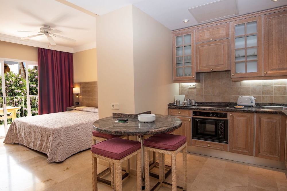 Palm Oasis Maspalomas — Rooms in Maspalomas, Canary Islands