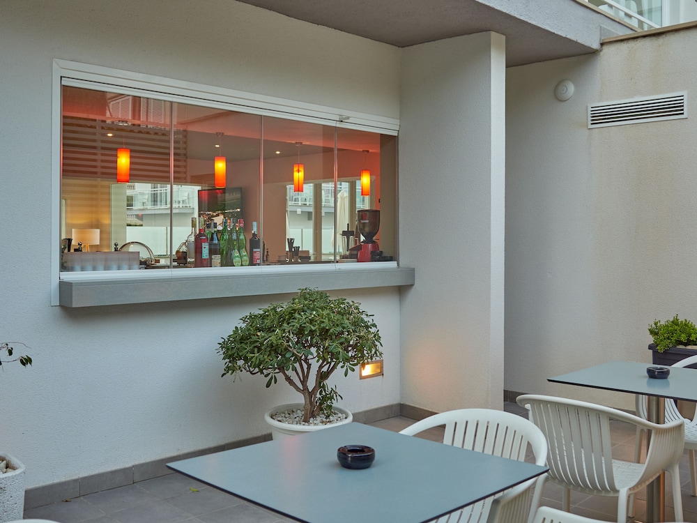 BQ Amfora Beach Hotel - Adults Only — Restaurant & bars in Playa de Palma, Balearic Islands