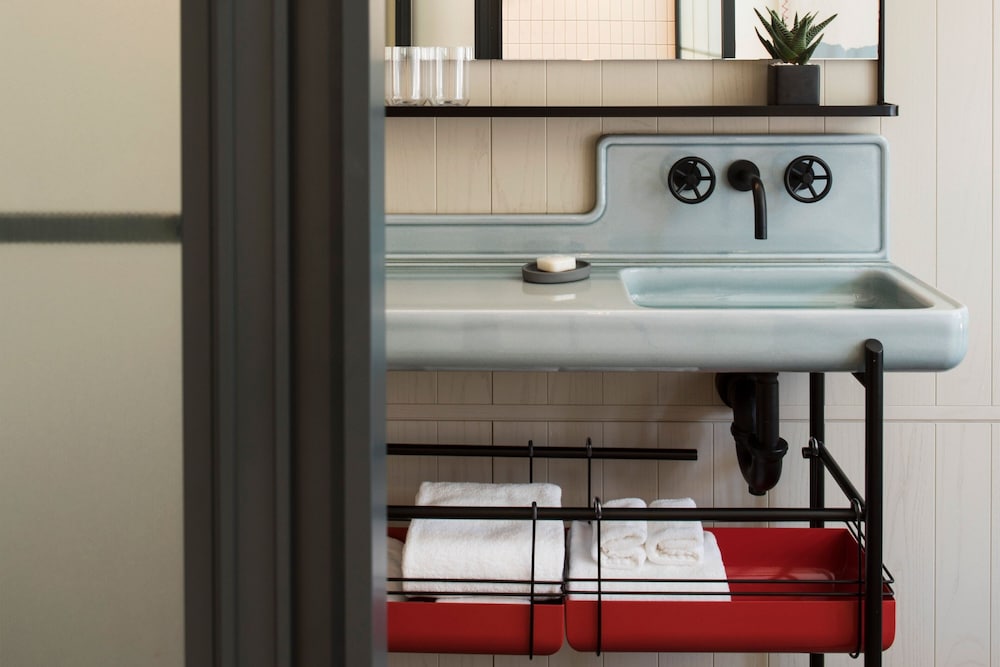 Moxy NYC Chelsea — Hotel rooms in New York City, New York State