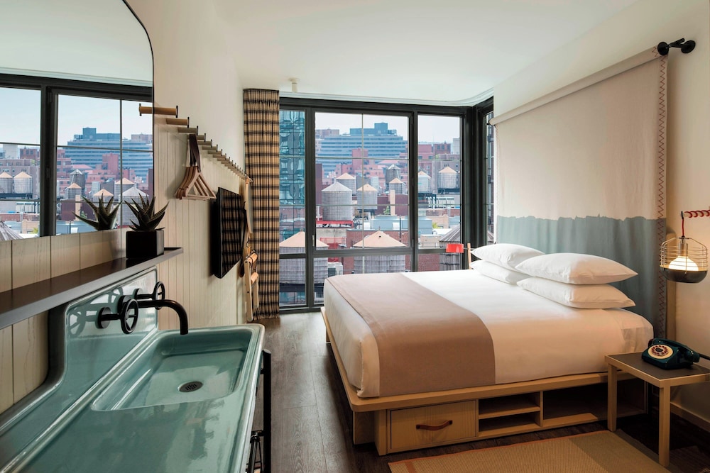 Moxy NYC Chelsea — Hotel rooms in New York City, New York State