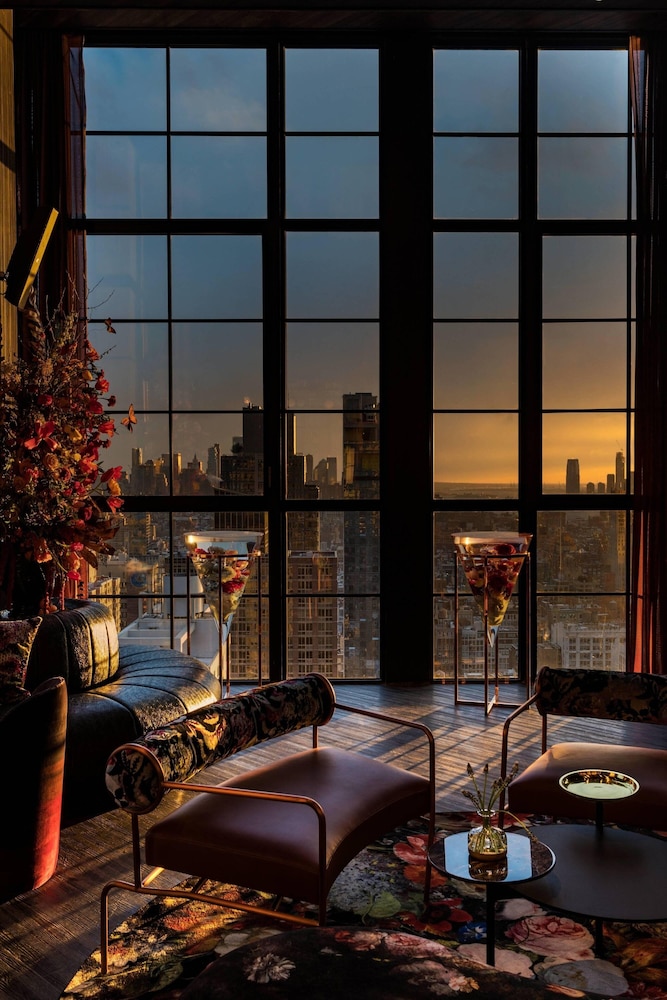 Moxy NYC Chelsea — Hotel rooms in New York City, New York State