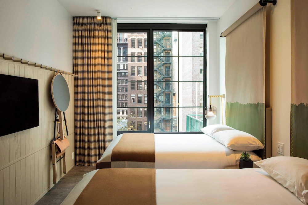 Moxy NYC Chelsea — Hotel rooms in New York City, New York State