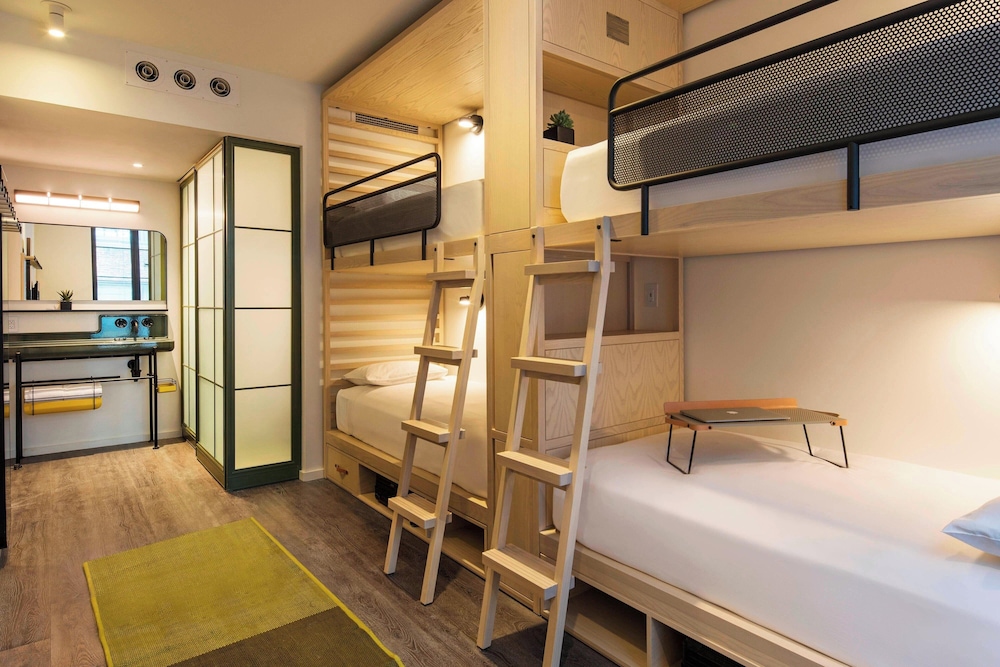 Moxy NYC Chelsea — Hotel rooms in New York City, New York State