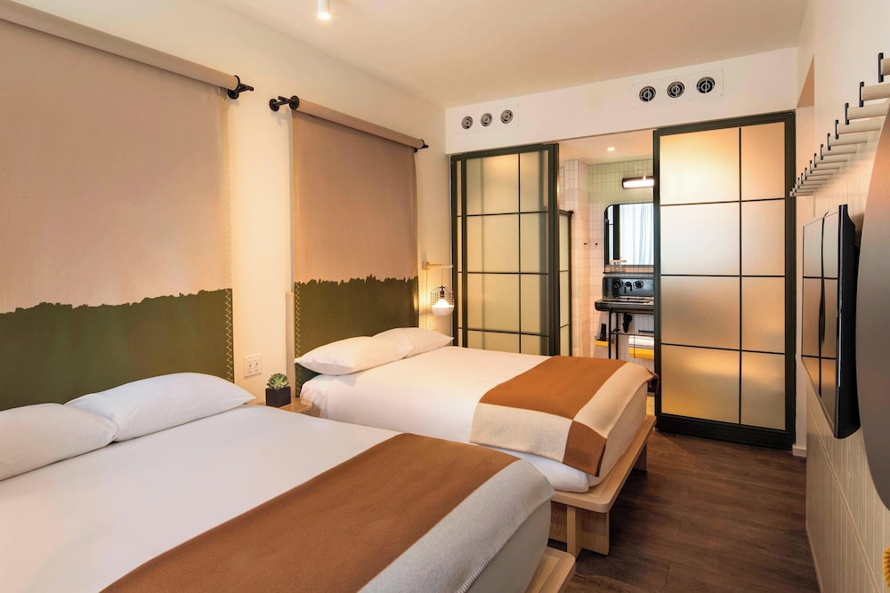 Moxy NYC Chelsea — Hotel rooms in New York City, New York State
